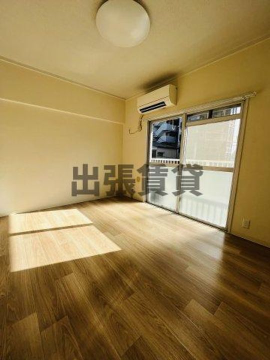 第一下林ビルの居間