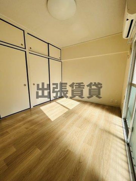 第一下林ビルの居間