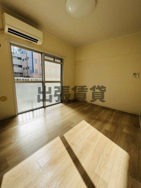 第一下林ビルの居間