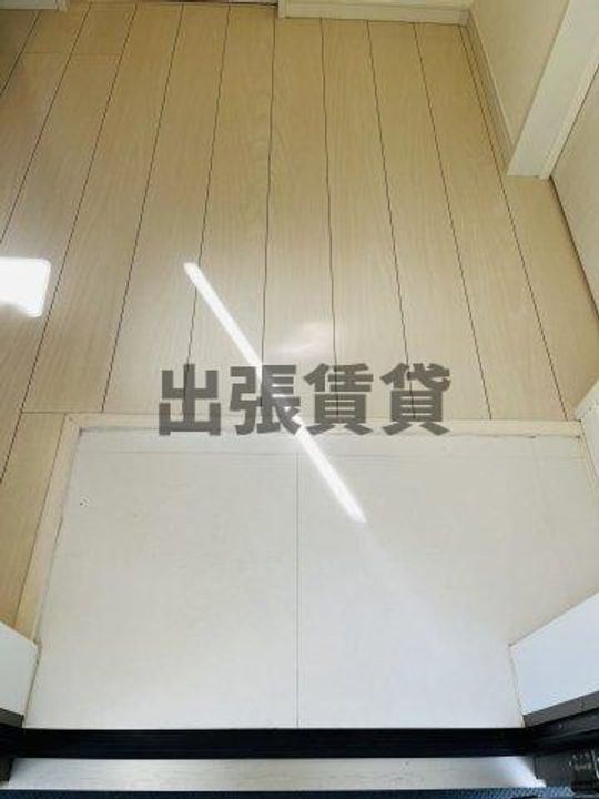 クレスト新富の玄関