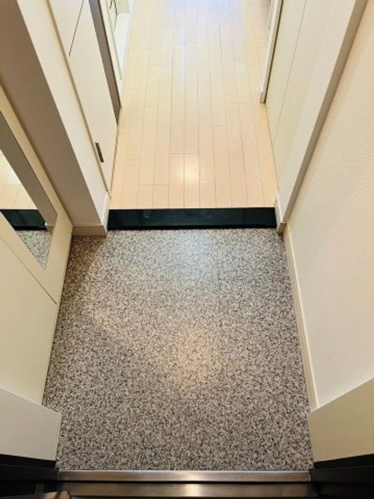 プレサンス大須観音駅前サクシードの玄関