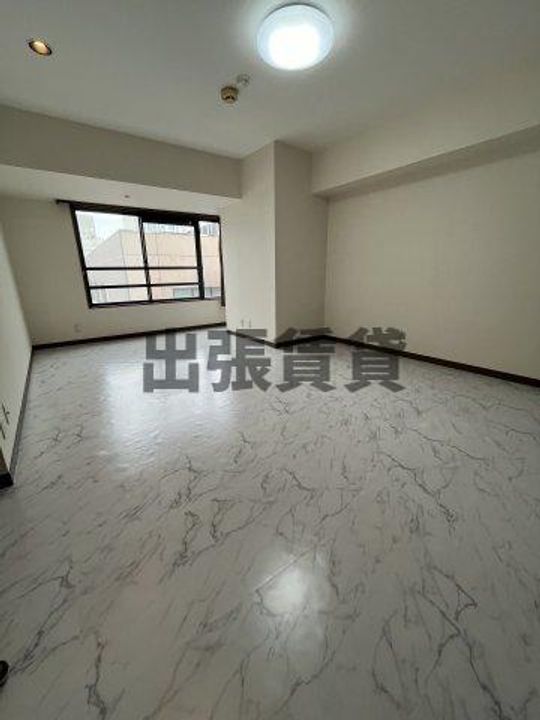 バードヒル伏見の居間