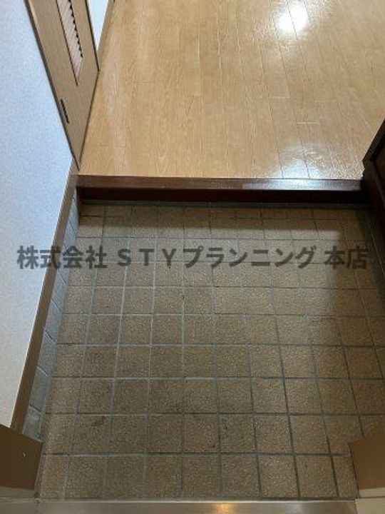 フォンテ名昭の玄関