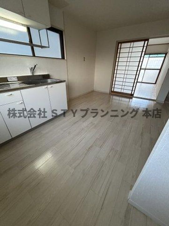 箕ノ手ハイツCの居間