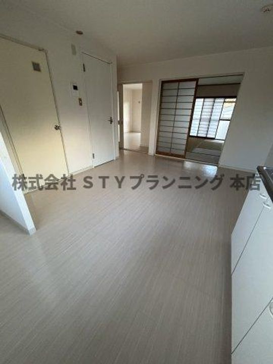 箕ノ手ハイツCの居間