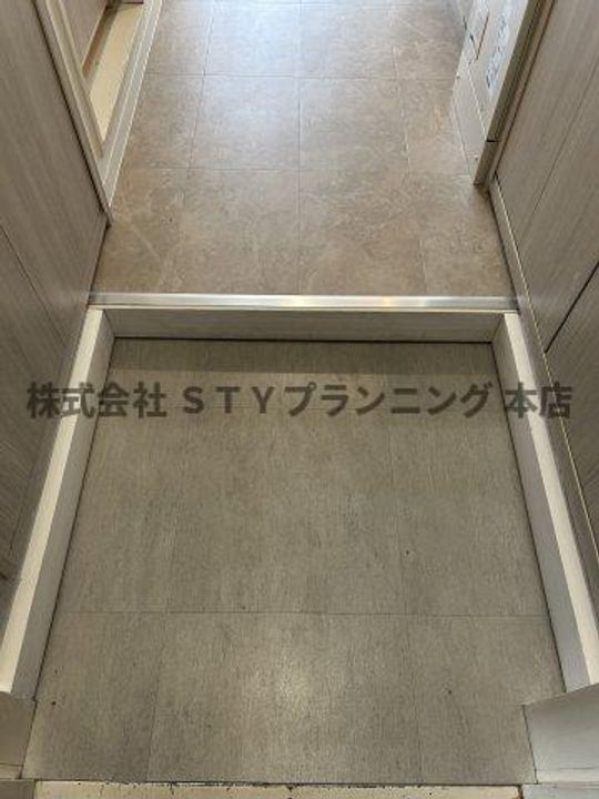 アーツ南山の玄関