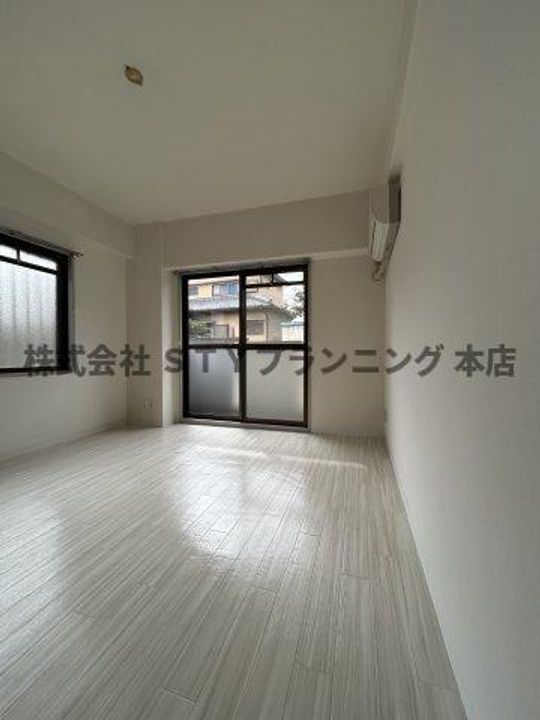 ドリーム川名の居間