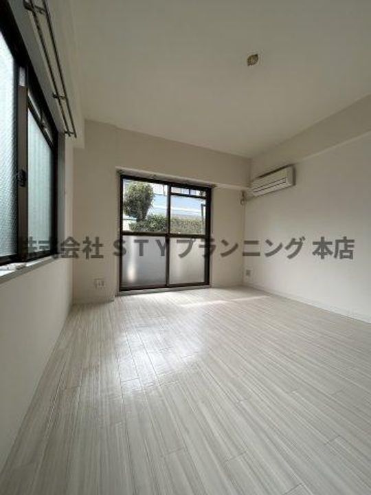 ドリーム川名の居間