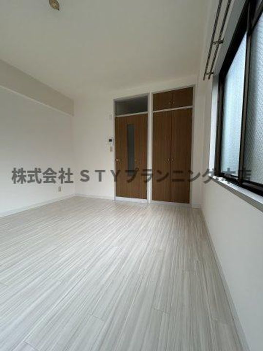 ドリーム川名の居間