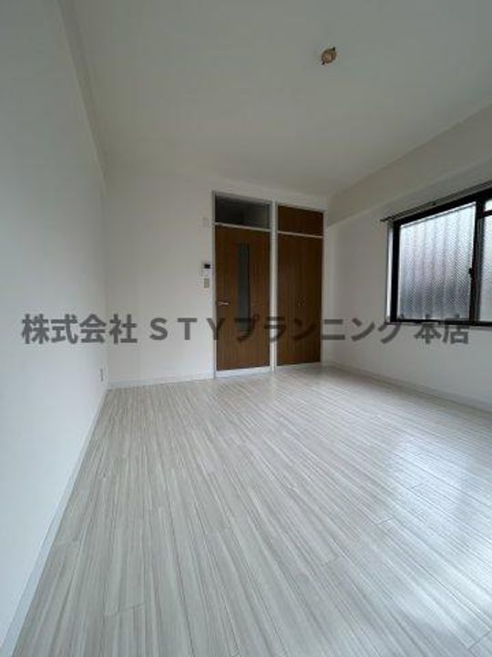 ドリーム川名の居間