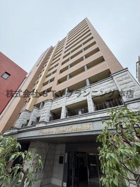 プレサンス泉セントマークの外観