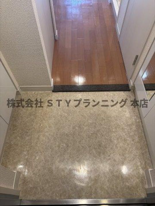 プレサンス泉セントマークの玄関