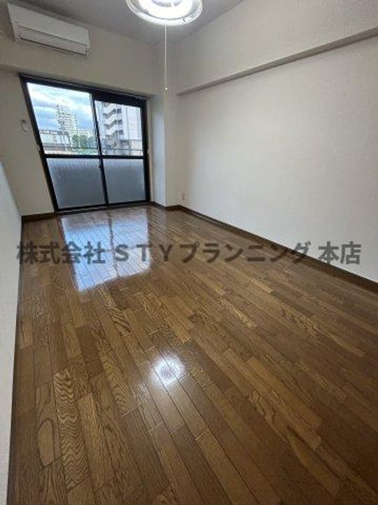 アーバンビル早川の居間