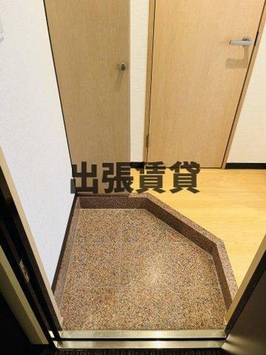 サン・錦本町ビルの玄関