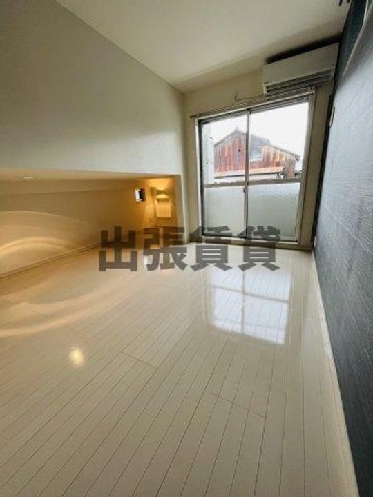 バウコーポ栄生の居間