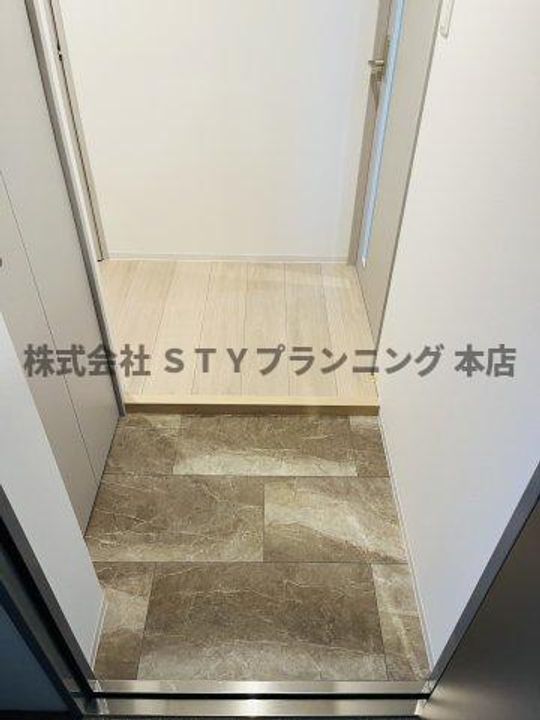 ポルタニグライーストの玄関