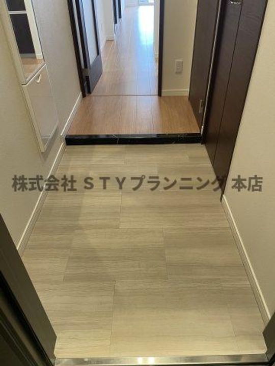 グランルクレ新栄ウエストの玄関