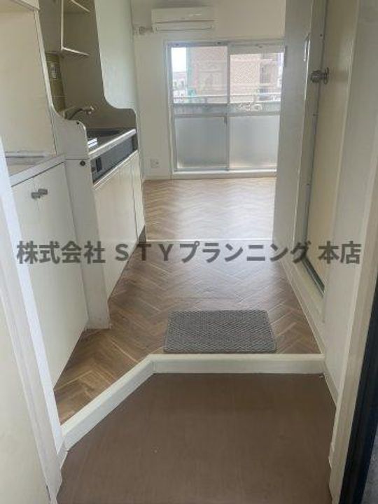 メゾン・ド・シェリーの玄関