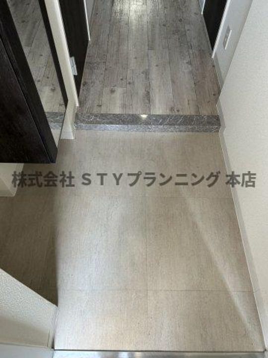 フレール上前津の玄関