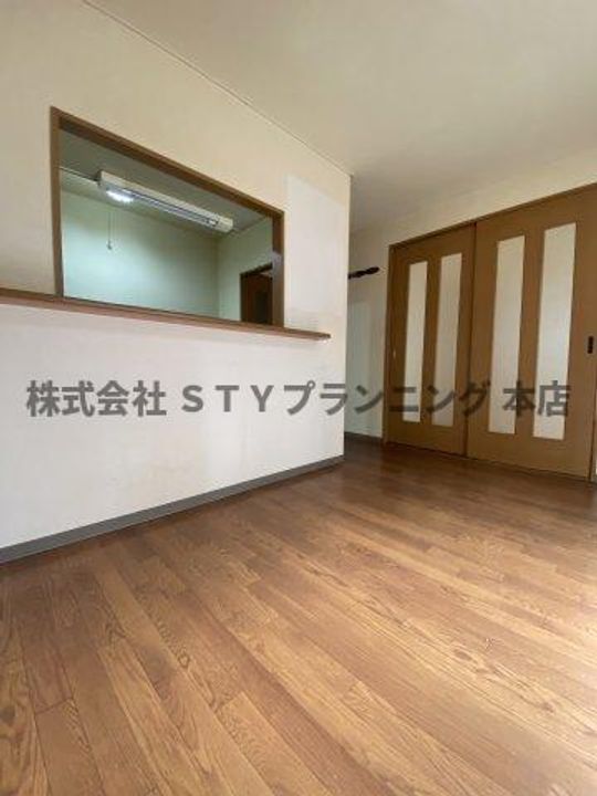 ファースト館城並の居間