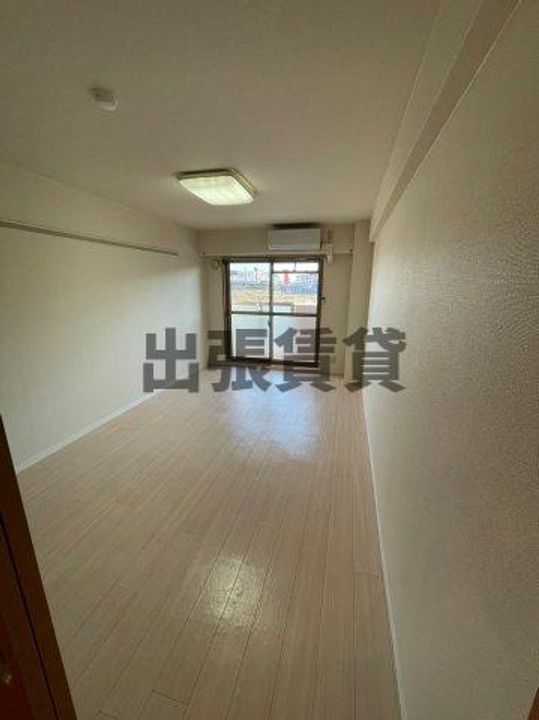 リヴィエール新の居間