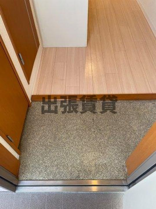 リヴィエール新の玄関