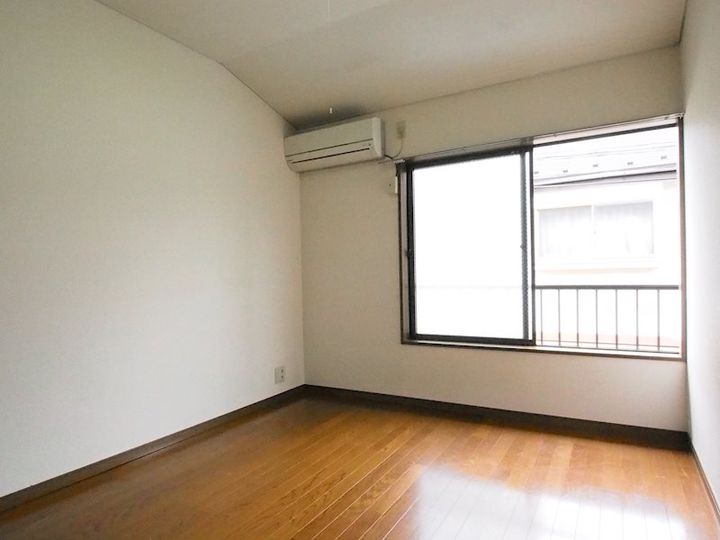 パルチアB202の寝室