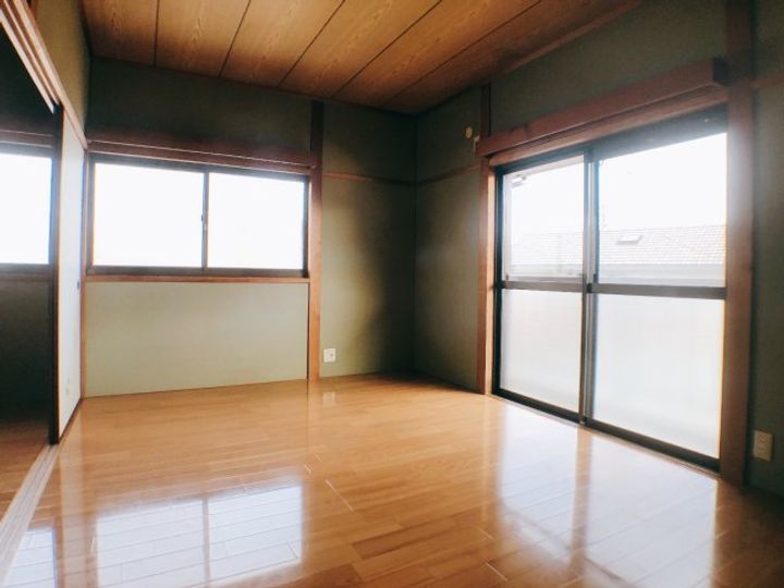 ブラウンルーフの内装