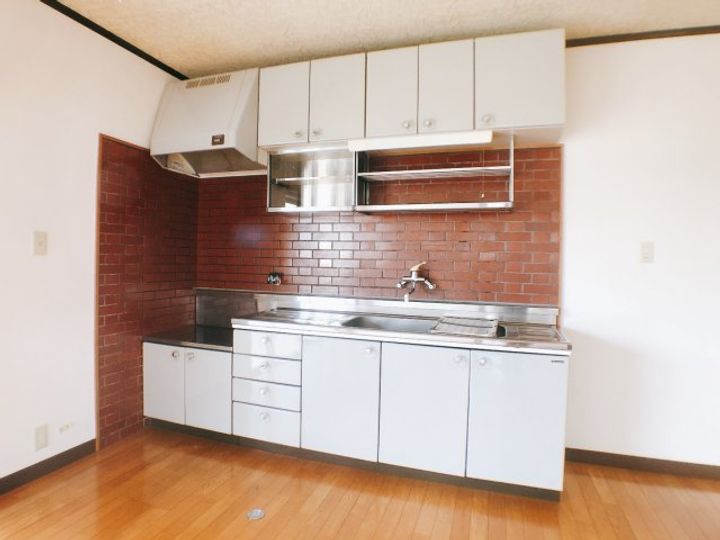 ブラウンルーフのキッチン