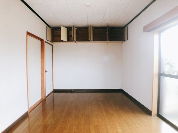 ブラウンルーフの内装