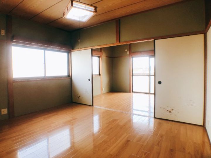 ブラウンルーフの寝室