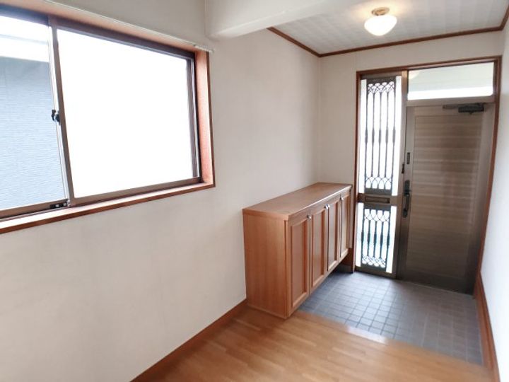 鹿児島県姶良市西餅田(アパート)の賃貸物件の玄関