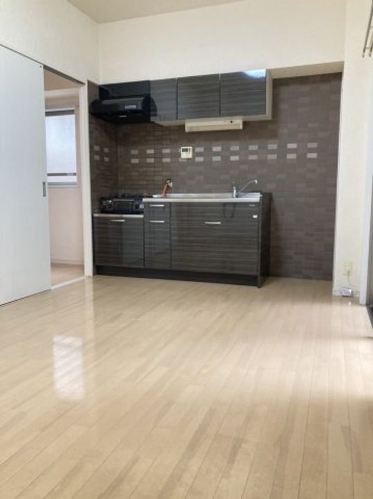 さくらヒルズ天公前202の居間