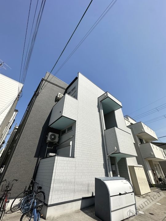 コンフォール大阪の外観