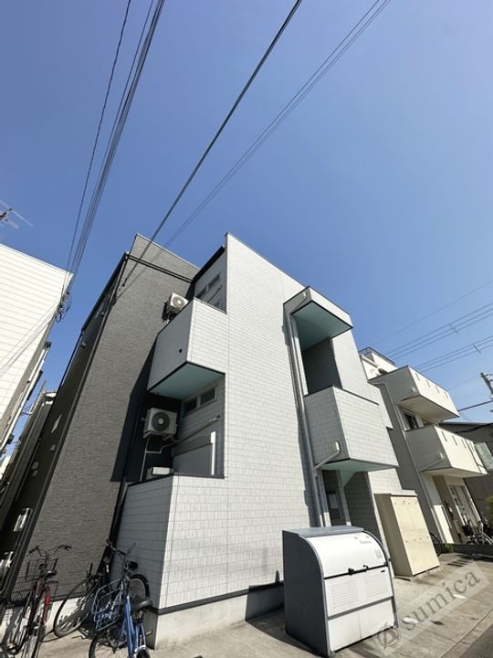 コンフォール大阪の外観