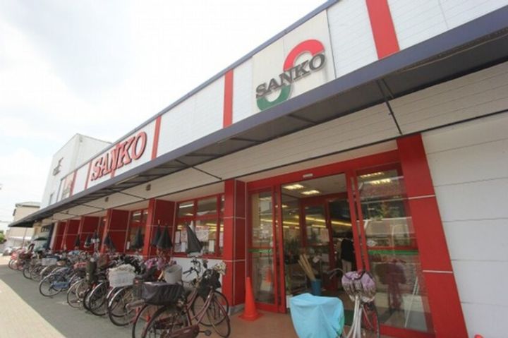 グラディートの周辺