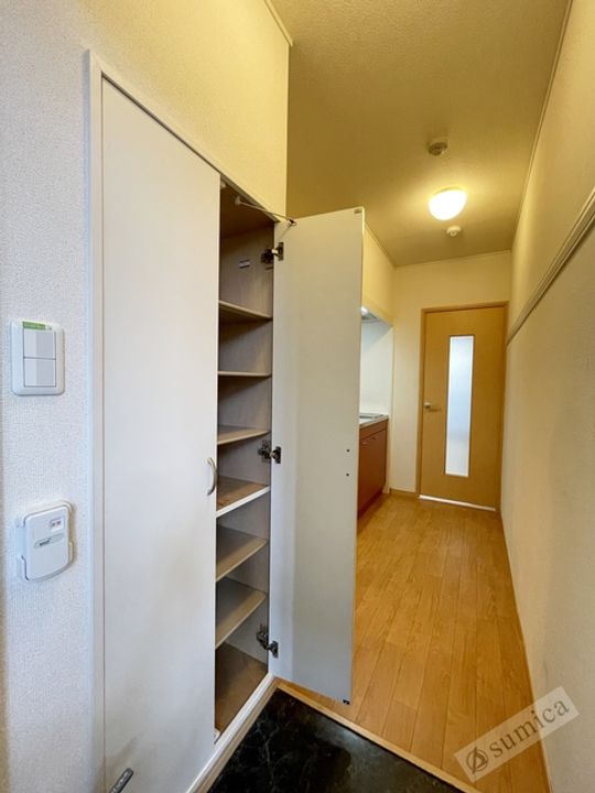 レオパレス太子堂の玄関