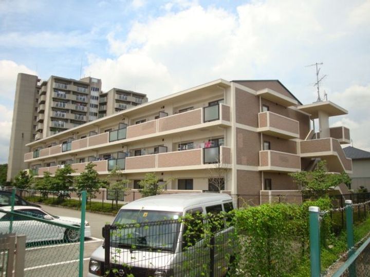 ラウルス宝塚⑤号室(305)の外観