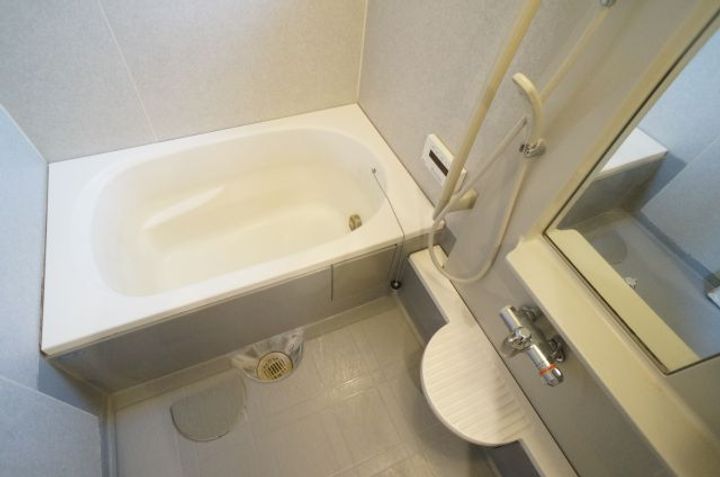 シャルマンエスト宝塚Ⅰ・Ⅱ2-202の風呂