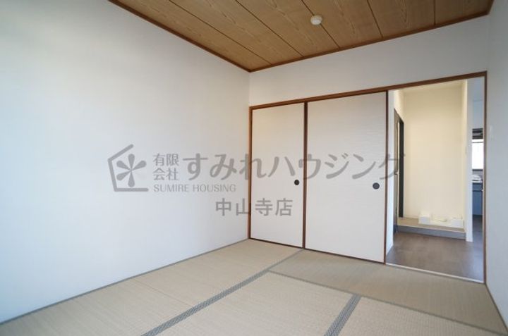ラグゼコート伊丹301の内装