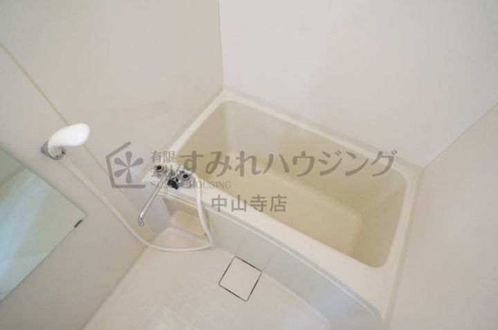 ラグゼコート伊丹301の風呂