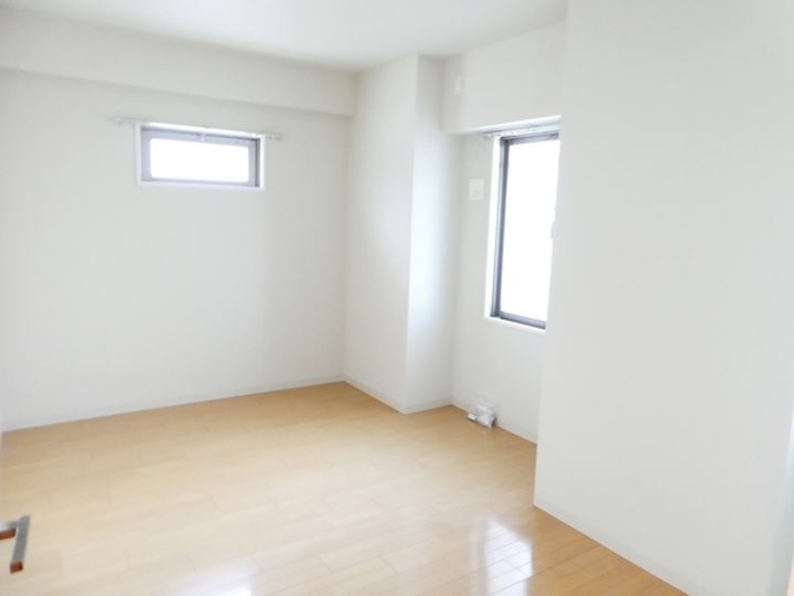 KDX宝塚レジデンス⑤号室(905)の寝室