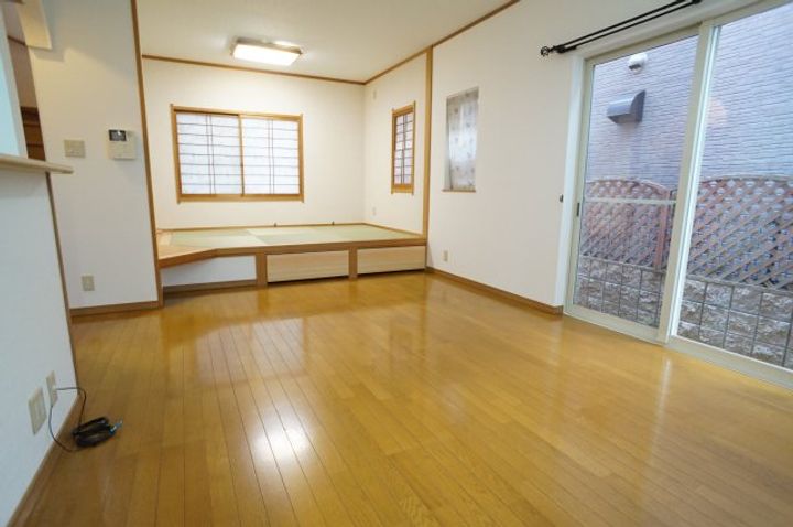 兵庫県宝塚市南口2丁目(一戸建)の賃貸物件1の居間