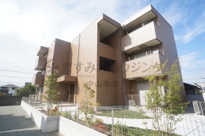 源ハイツの外観