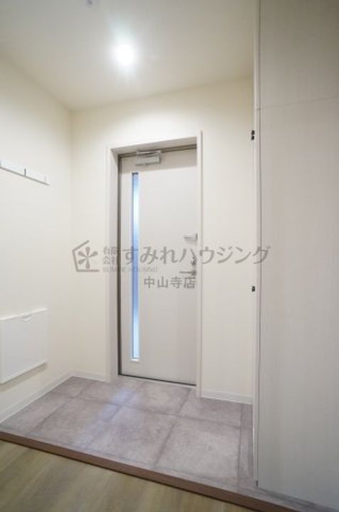 源ハイツの玄関