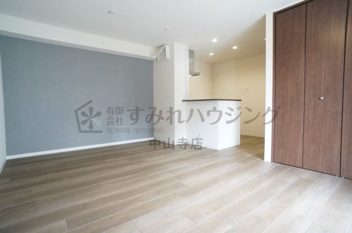 源ハイツの居間