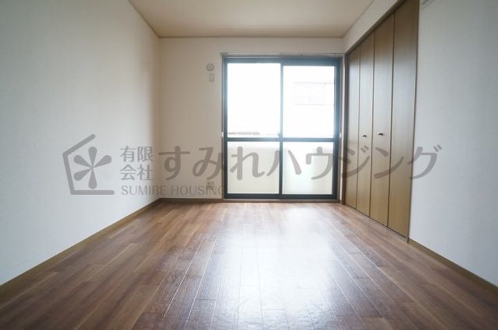 ラーク加茂201の居間