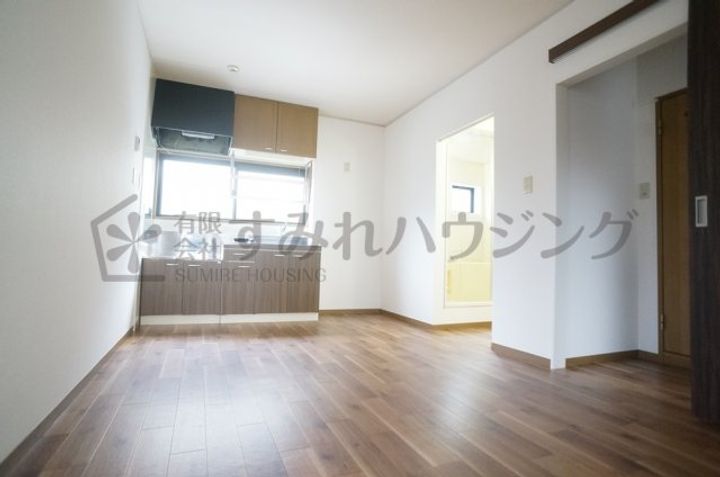 ラーク加茂201の居間