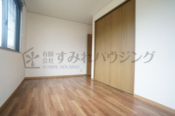 ラーク加茂201の寝室