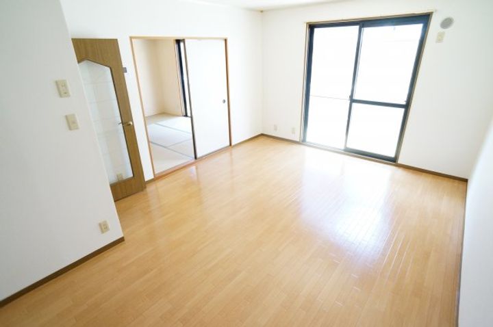 エクセル安倉の居間